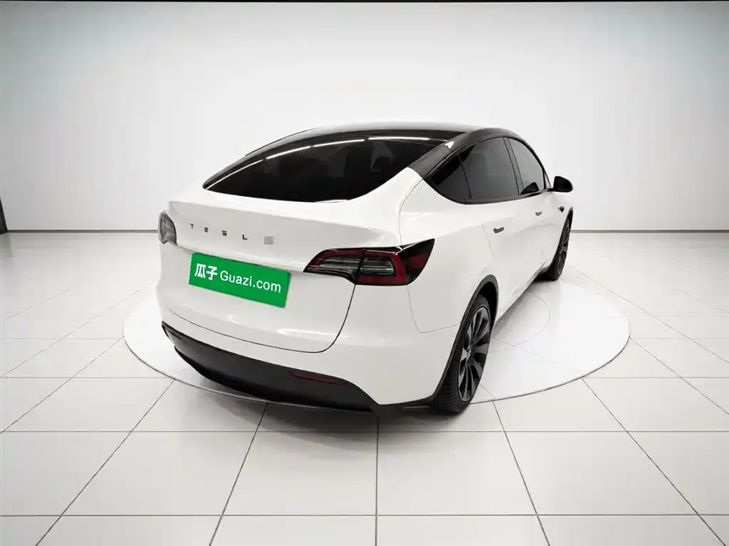 Tesla Model Y — фото 6
