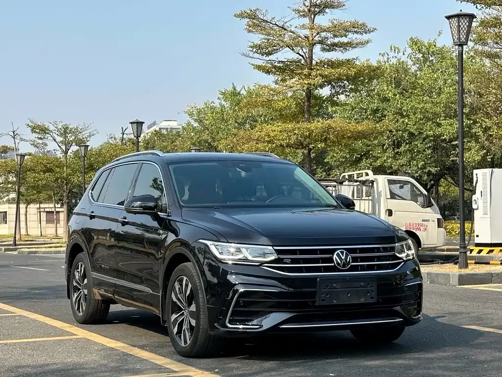 Volkswagen Tiguan L — фото 3