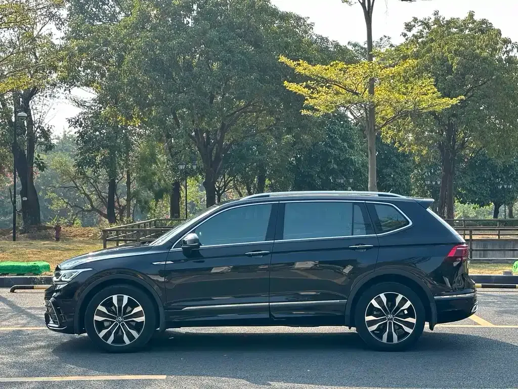 Volkswagen Tiguan L — фото 10
