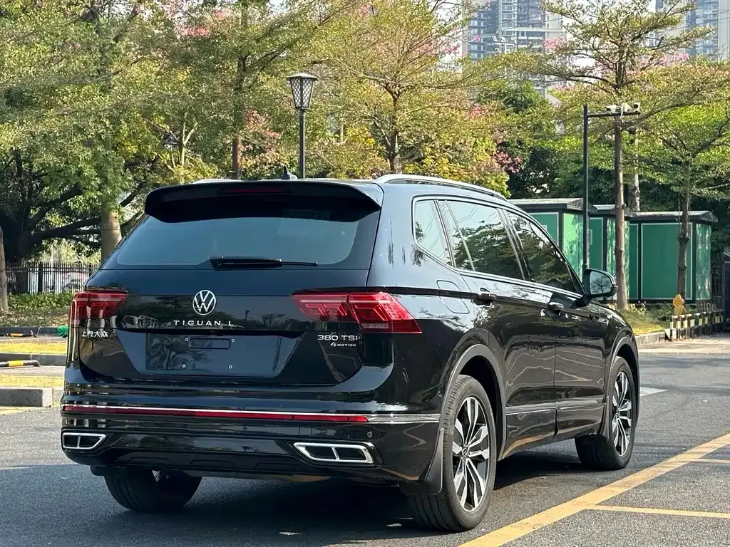 Volkswagen Tiguan L — фото 8