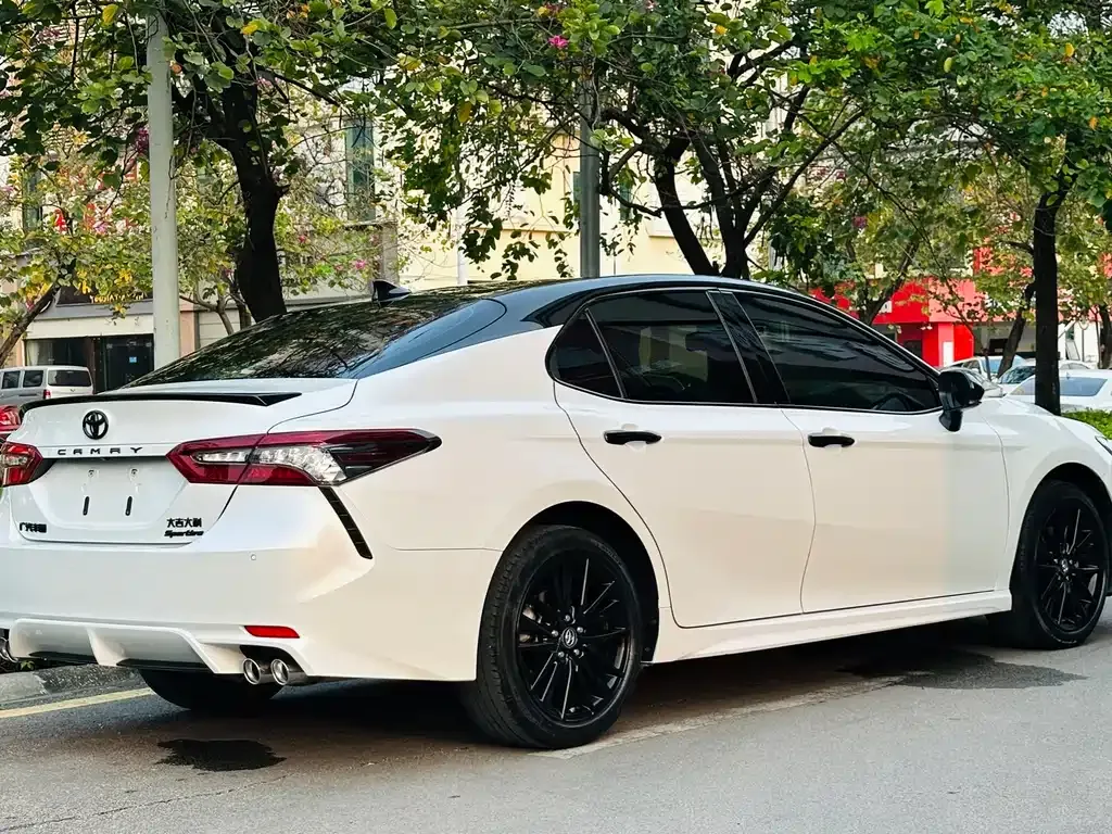 Toyota Camry — фото 7