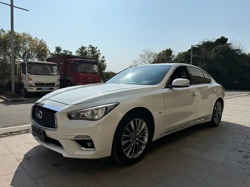 Infiniti Q50L