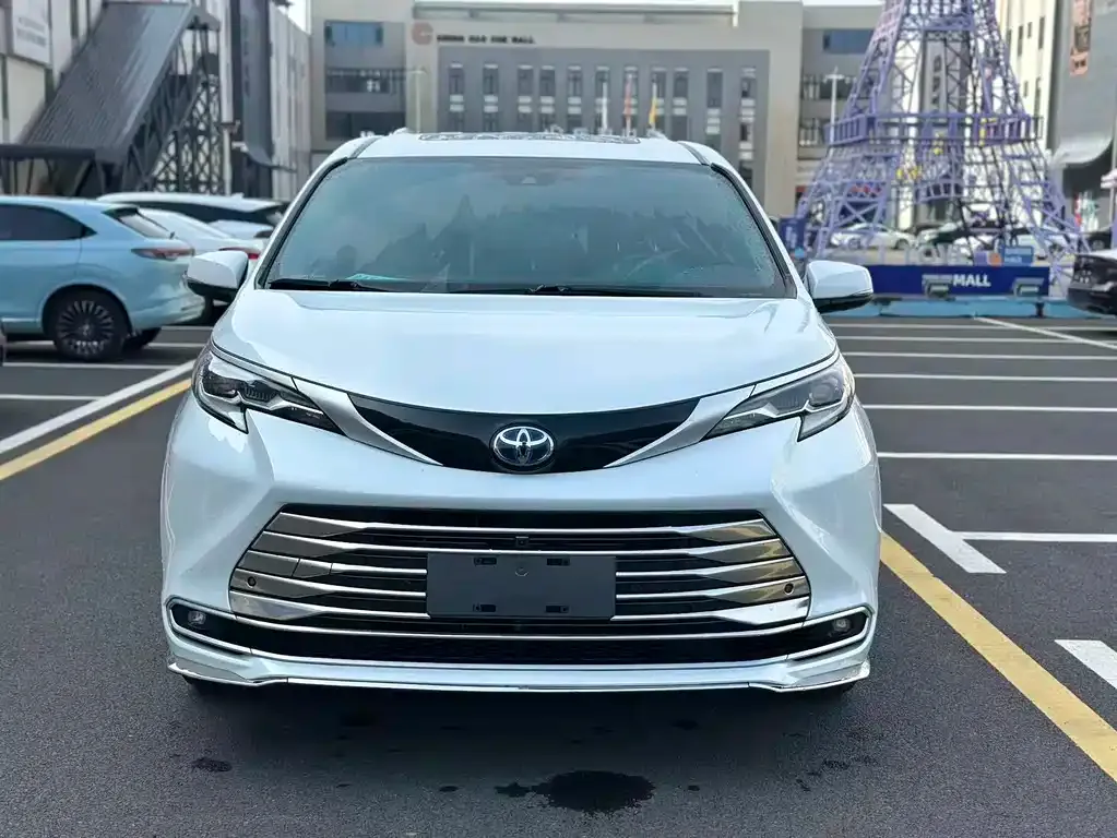 Toyota Sienna — фото 9