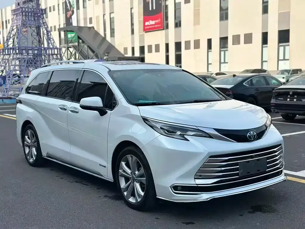 Toyota Sienna — фото 5