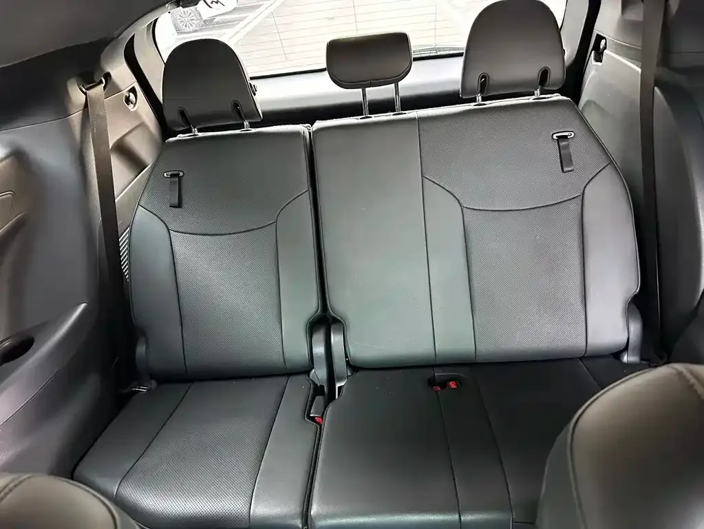 Toyota Sienna — фото 8