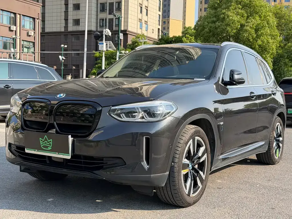 BMW iX3 — фото 1