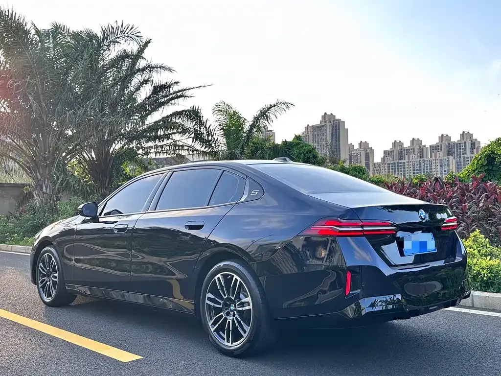 BMW 5 Series — фото 10