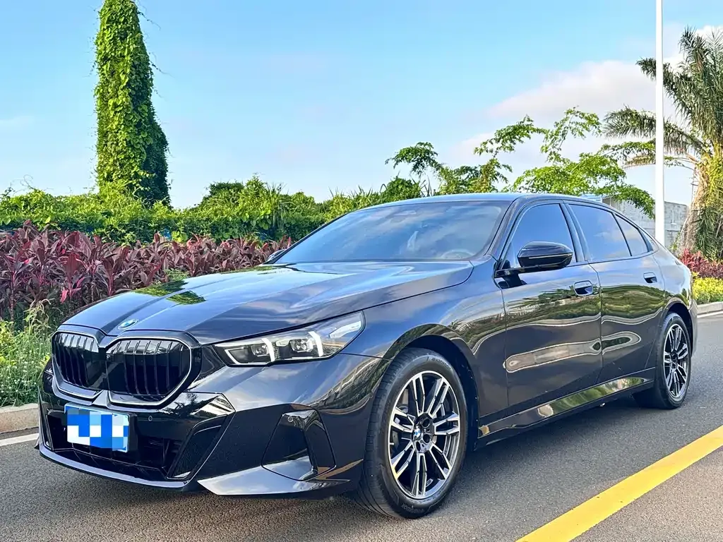 BMW 5 Series — фото 5