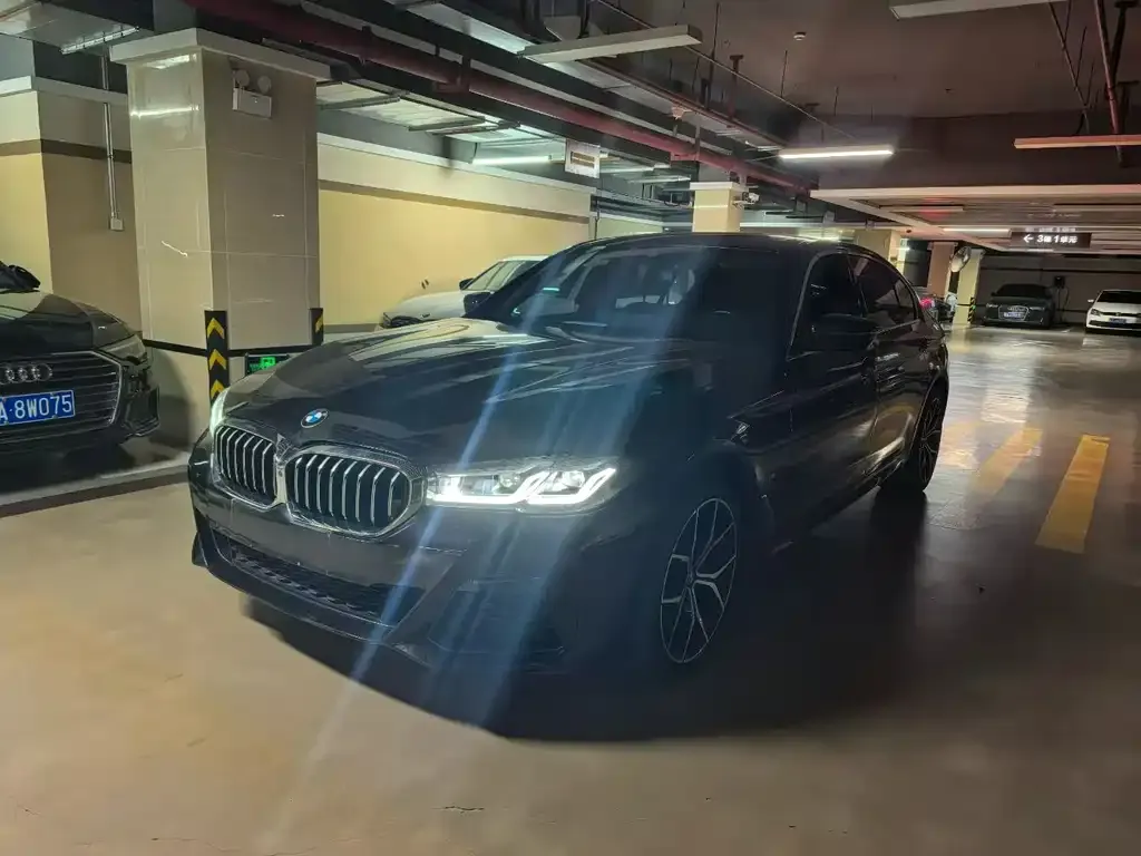 BMW 5 Series — фото 1