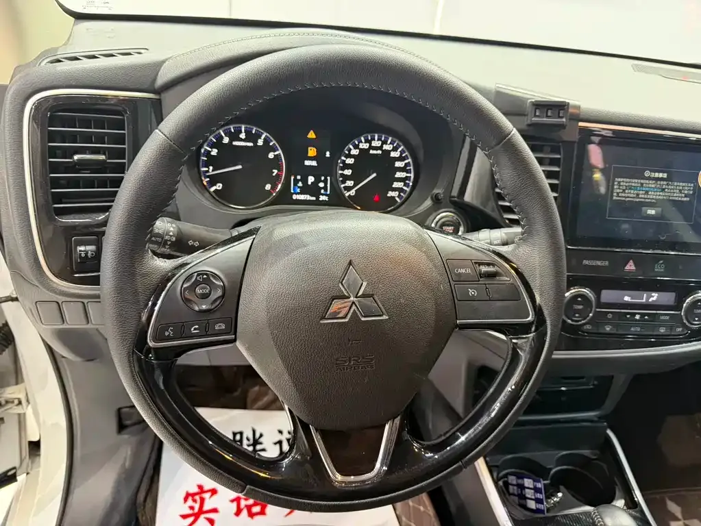 Mitsubishi Outlander — фото 10