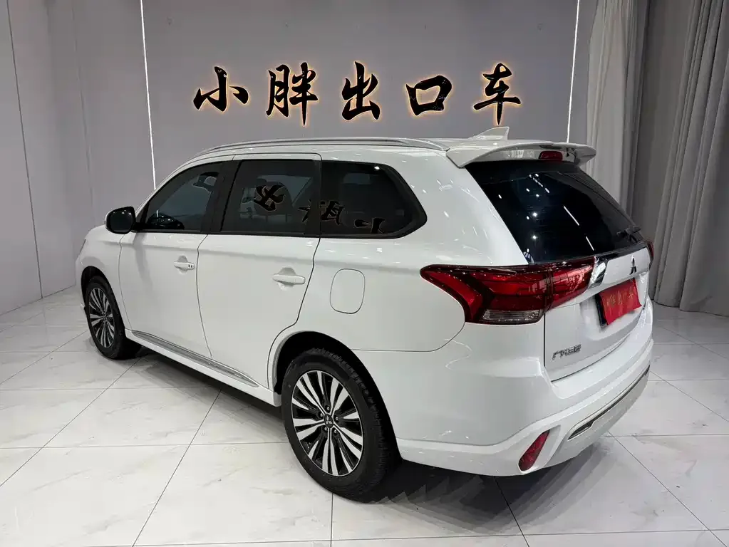 Mitsubishi Outlander — фото 3