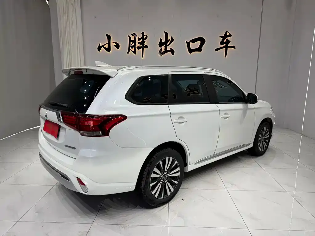 Mitsubishi Outlander — фото 7