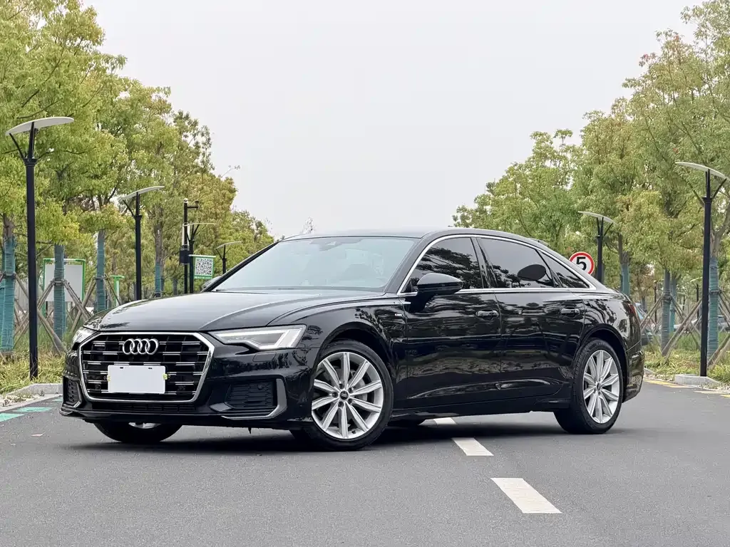 Audi A6L — фото 1