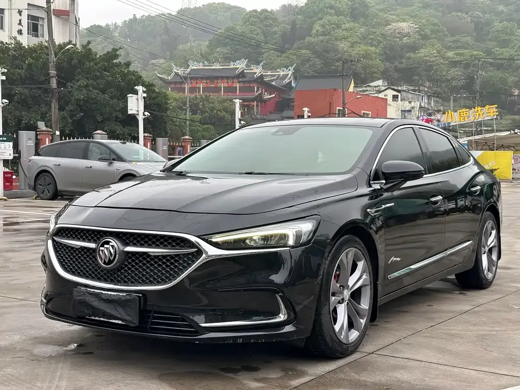 Buick LaCrosse — фото 1