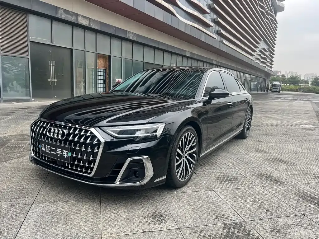 Audi A8 — фото 1