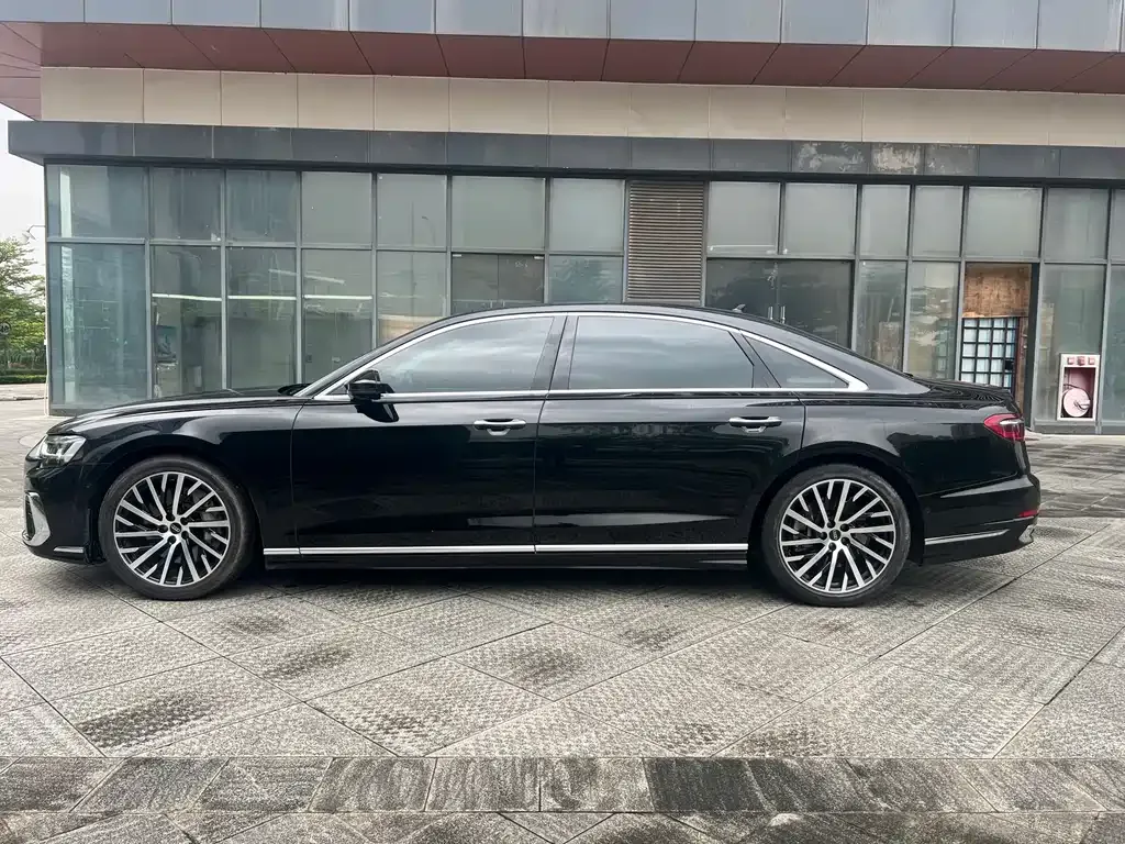 Audi A8 — фото 7
