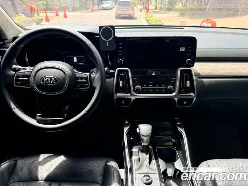 Kia Sorento — фото 7