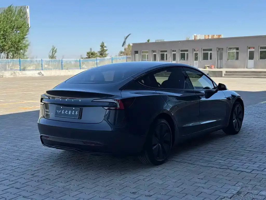 Tesla Model 3 — фото 5