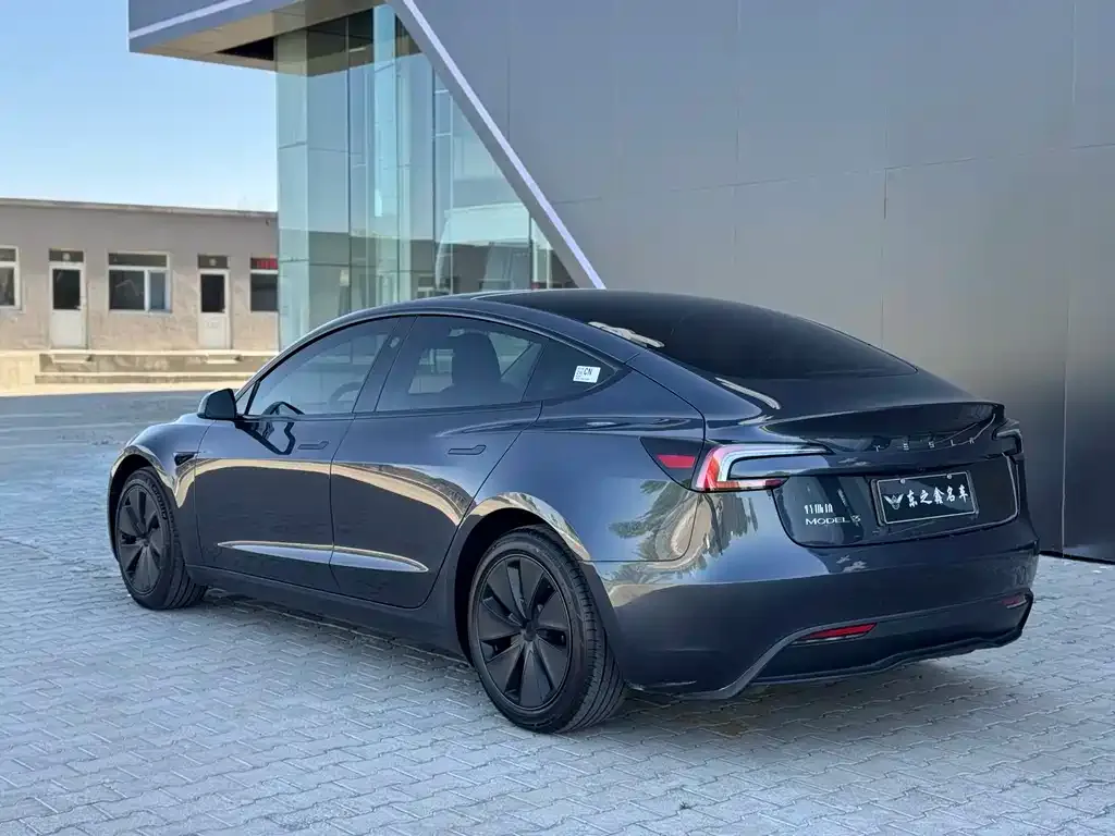 Tesla Model 3 — фото 3