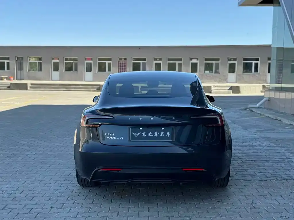 Tesla Model 3 — фото 4