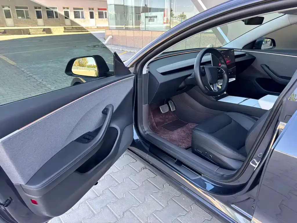 Tesla Model 3 — фото 10