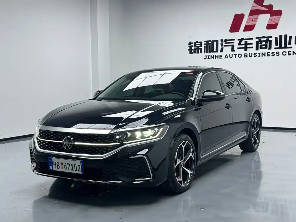 Volkswagen Passat — фото 1