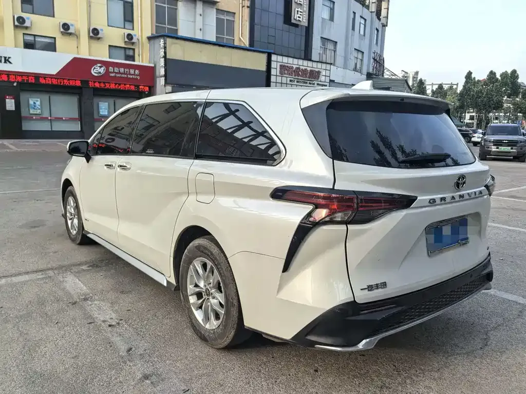 Toyota Granvia 2025 из CN, фото 7