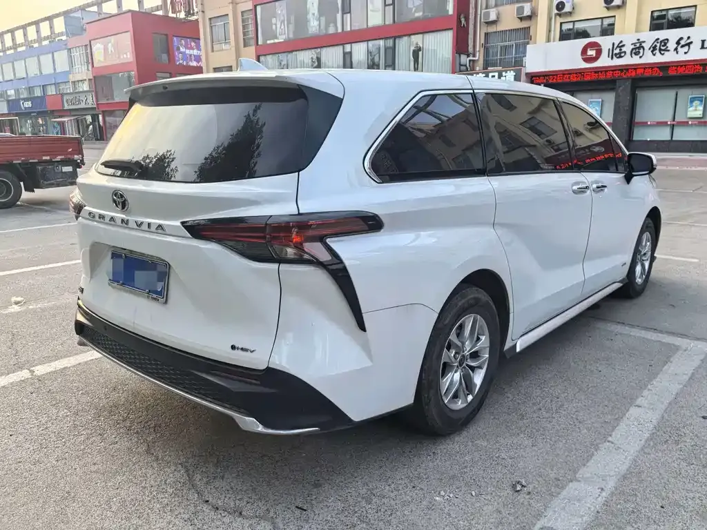 Toyota Granvia 2025 из CN, фото 8
