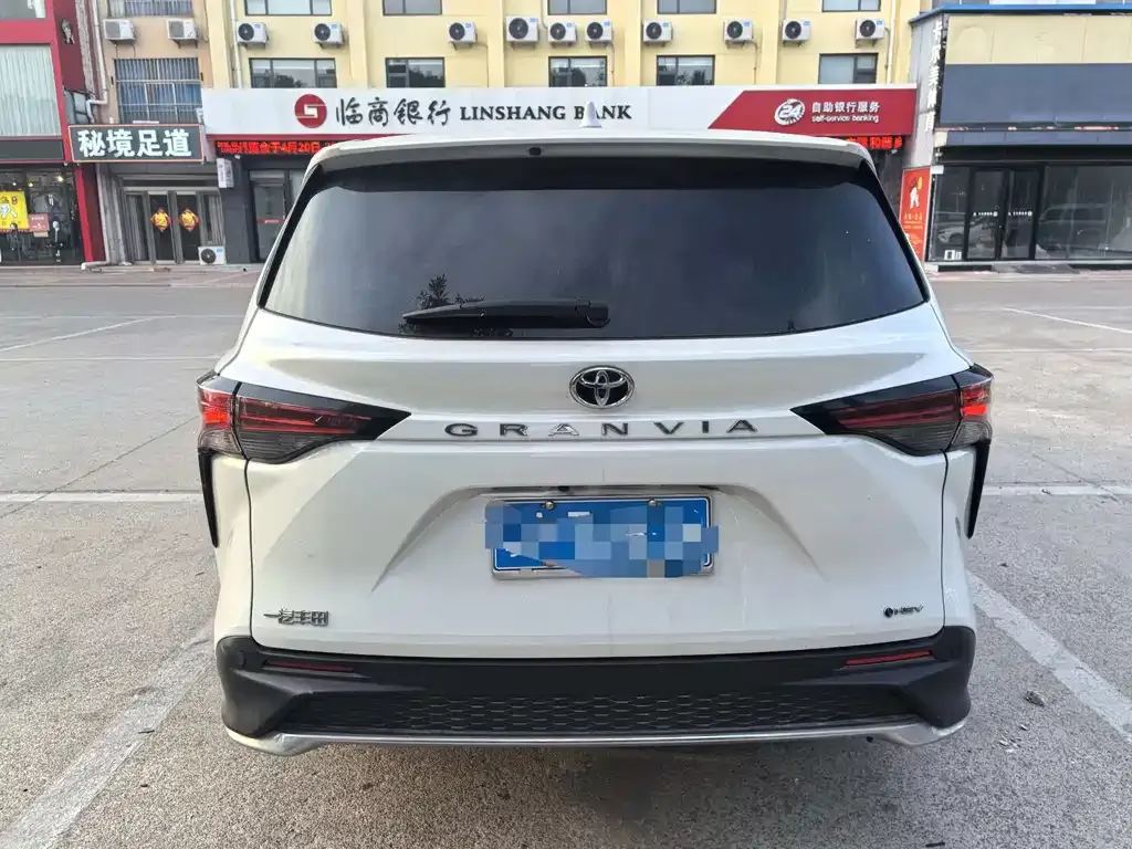Toyota Granvia 2025 из CN, фото 4