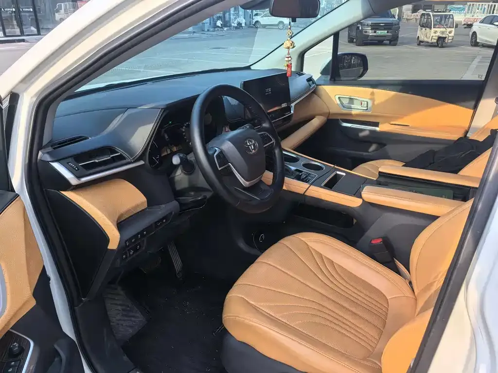Toyota Granvia 2025 из CN, фото 2