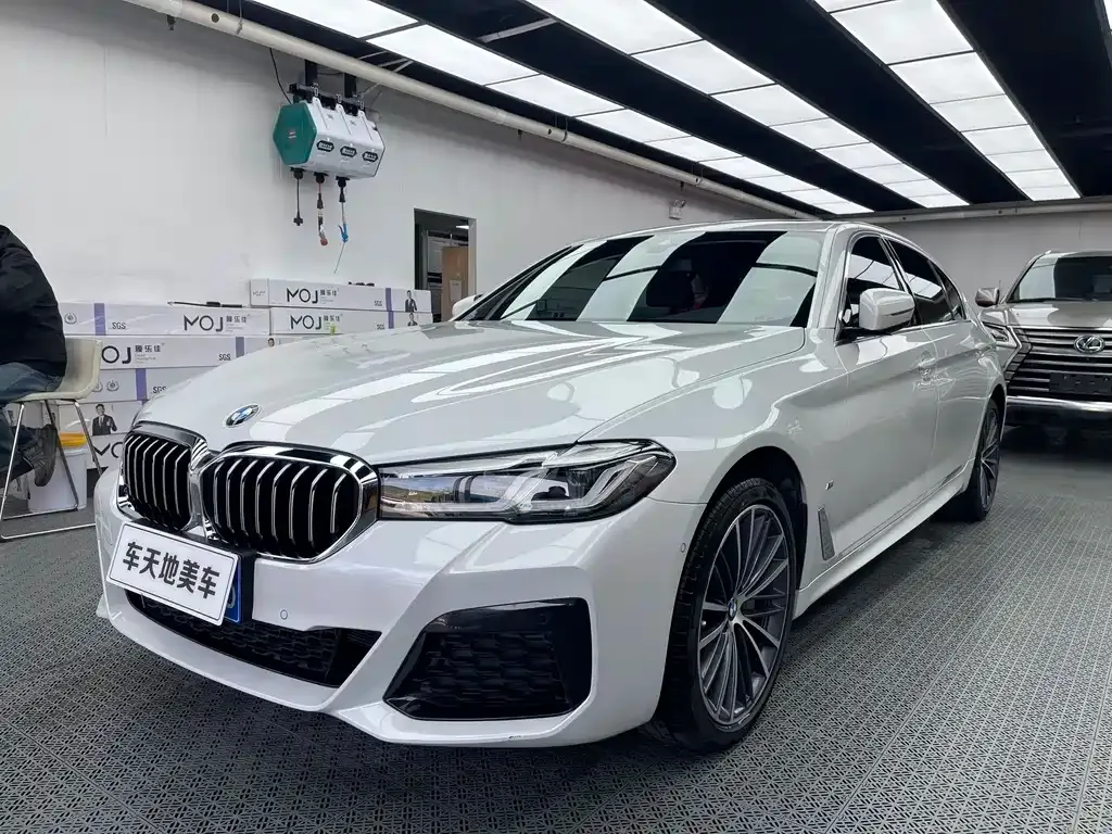 BMW 5 Series — фото 1