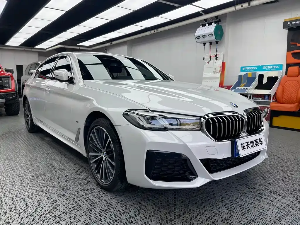 BMW 5 Series — фото 9