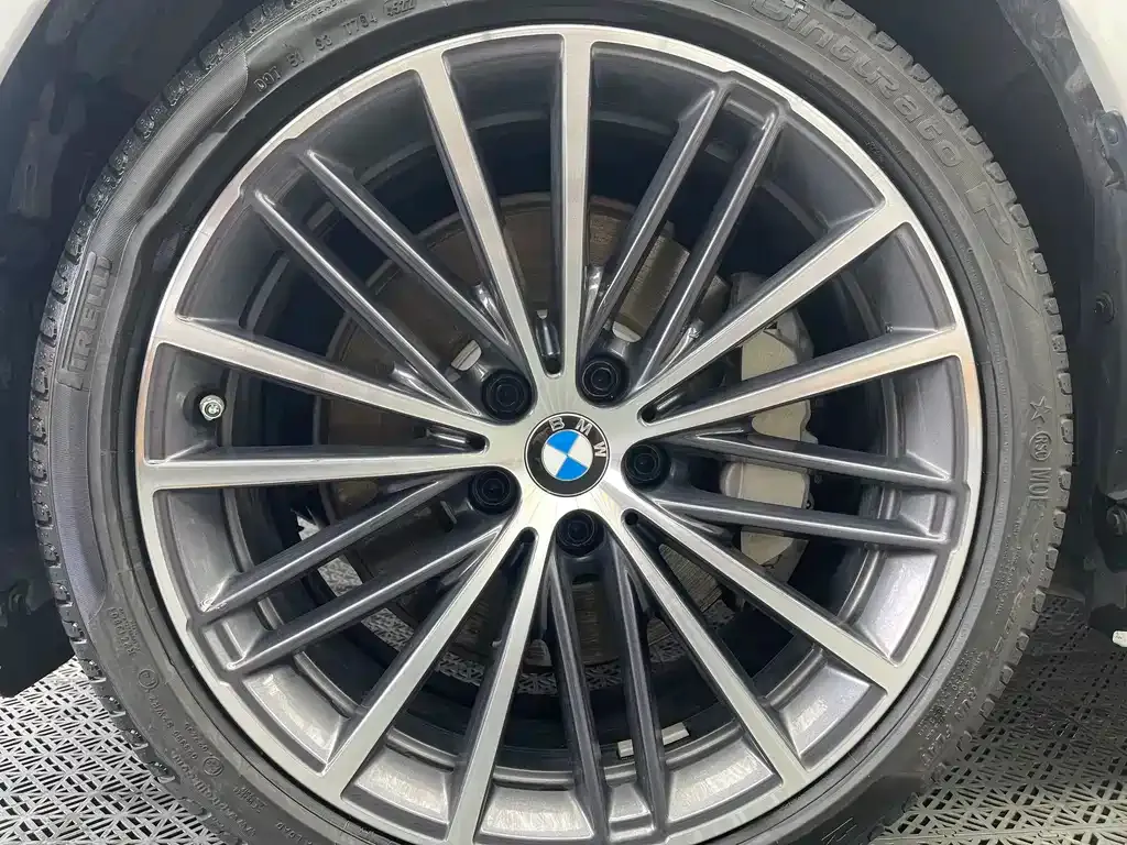 BMW 5 Series — фото 10