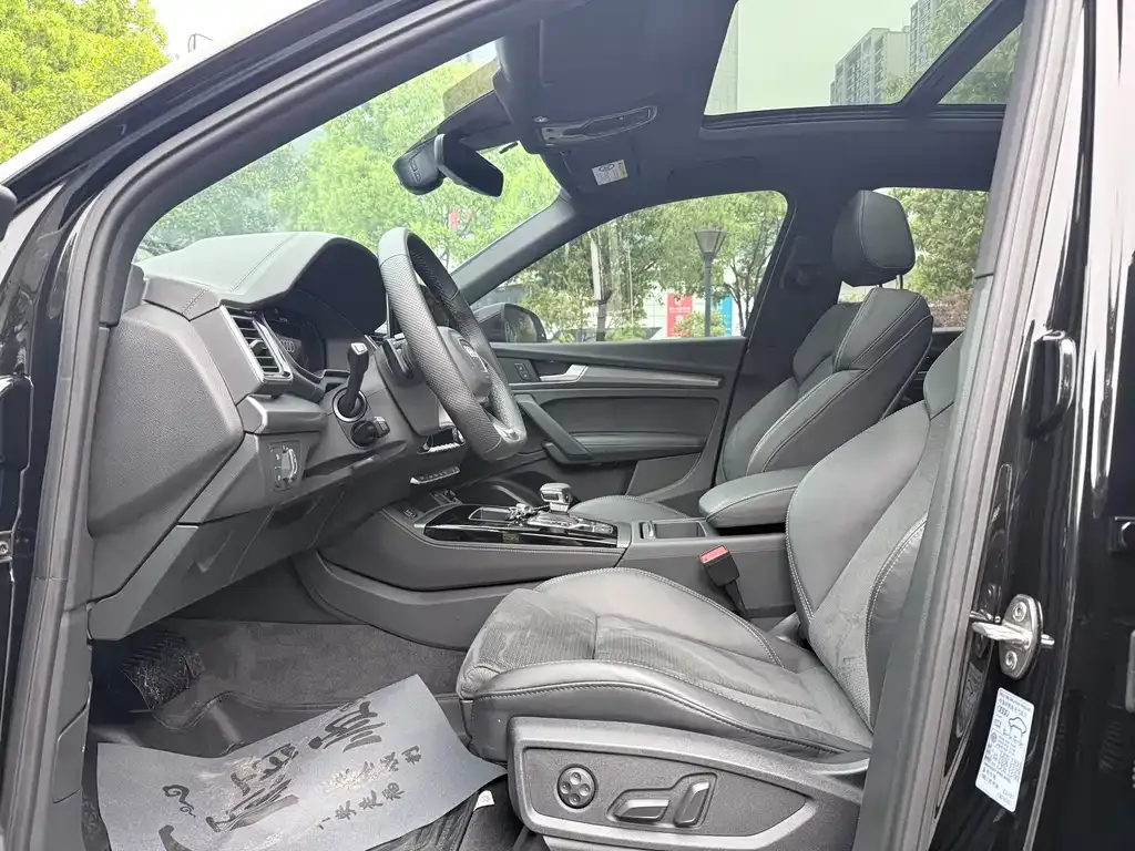 Audi Q5L Sportback — фото 3