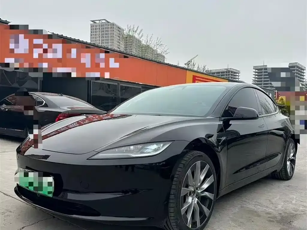 Tesla Model 3 — фото 1
