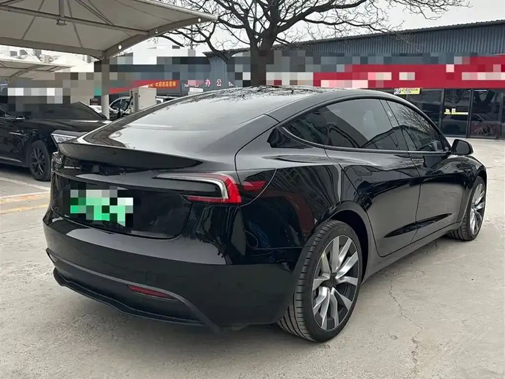 Tesla Model 3 — фото 8