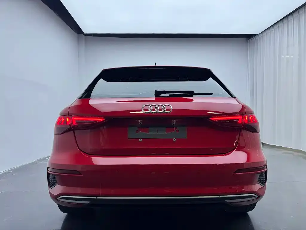 Audi A3 2023 из CN, фото 2