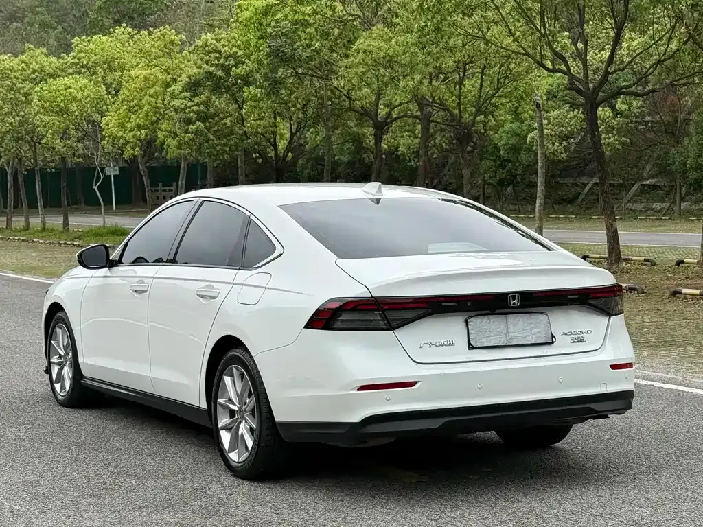Honda Accord — фото 8