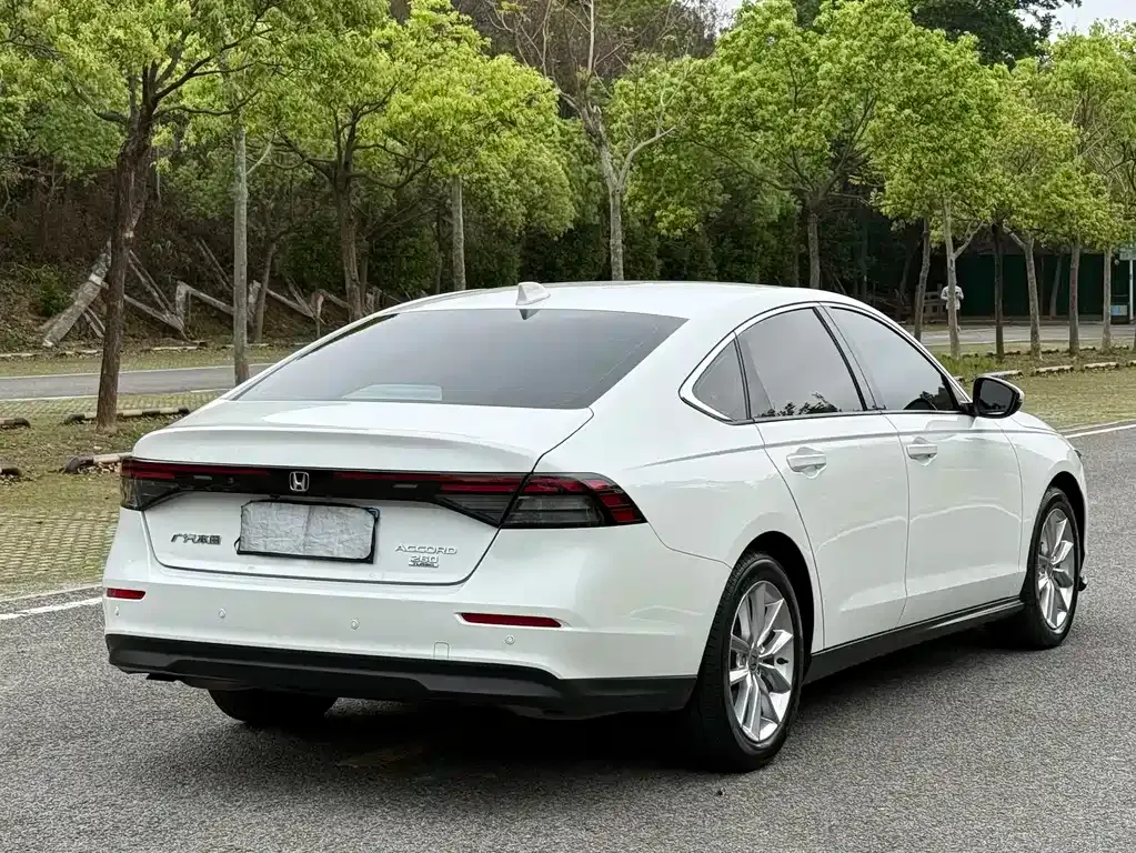 Honda Accord — фото 7