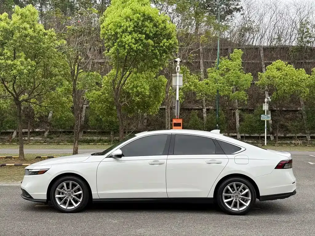 Honda Accord — фото 10
