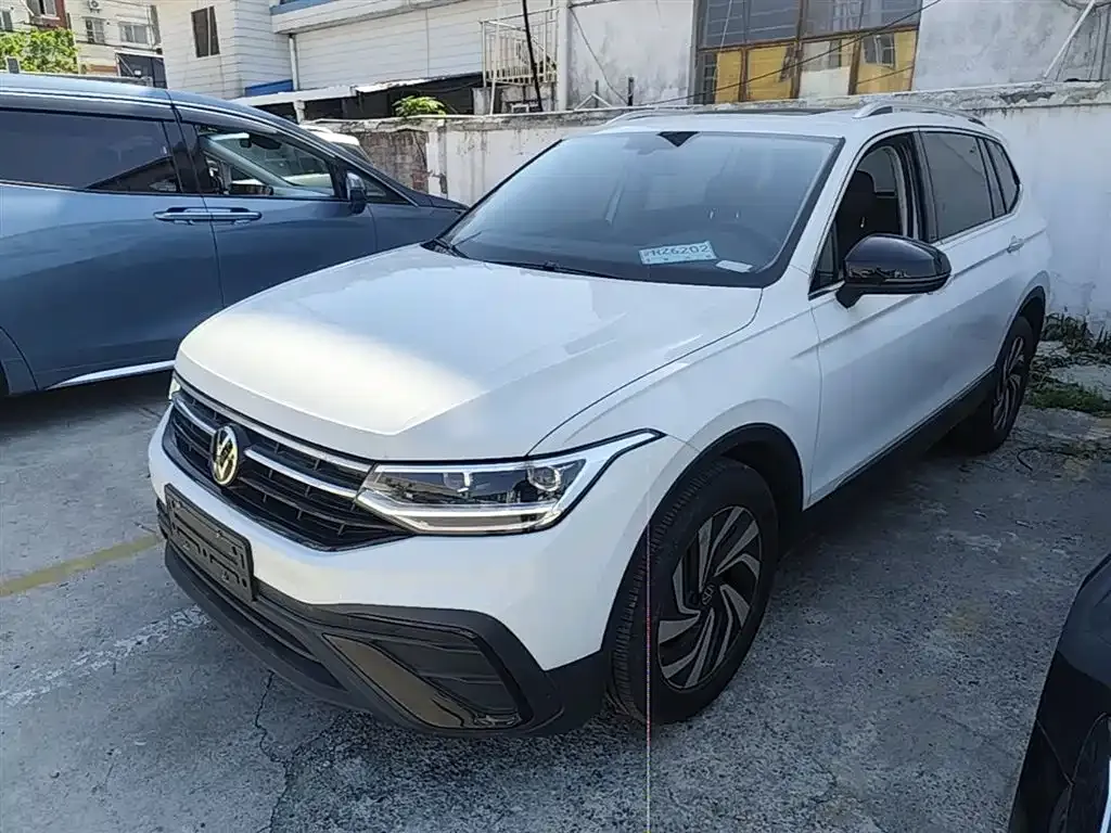 Volkswagen Tiguan L — фото 5