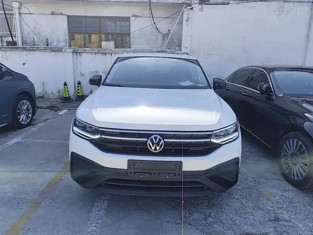 Volkswagen Tiguan L — фото 9