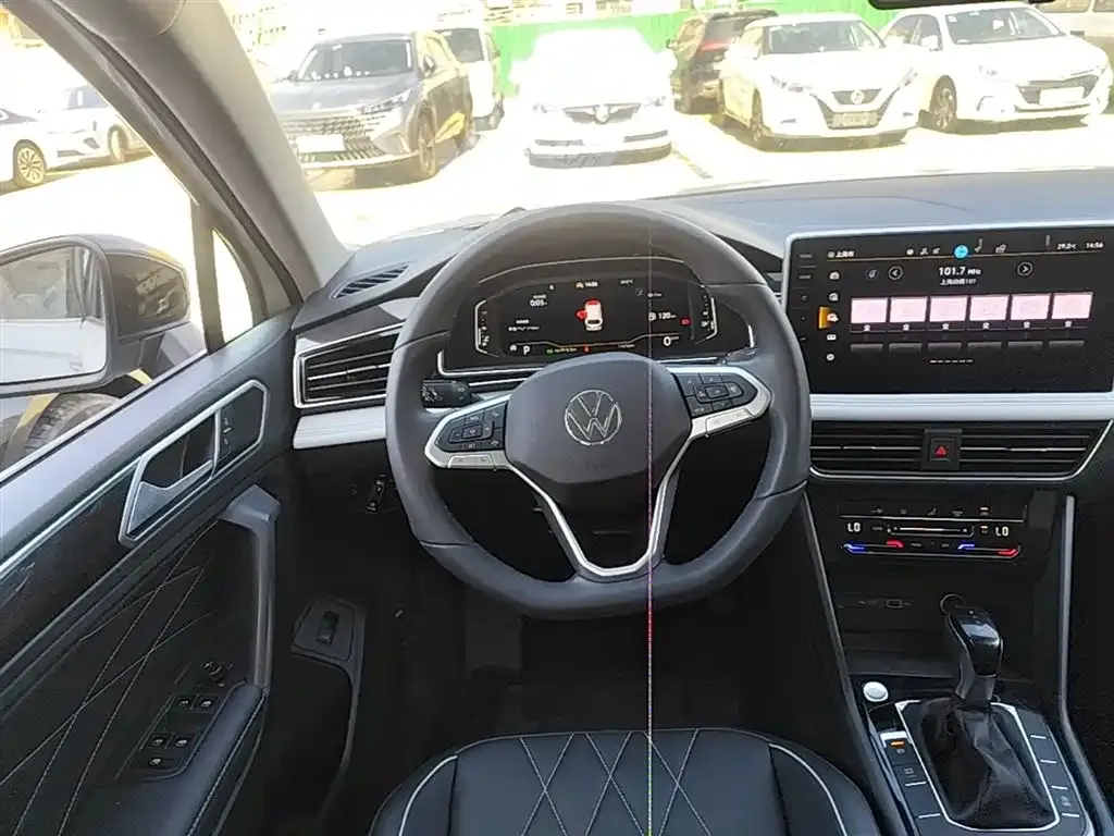 Volkswagen Tiguan L — фото 6