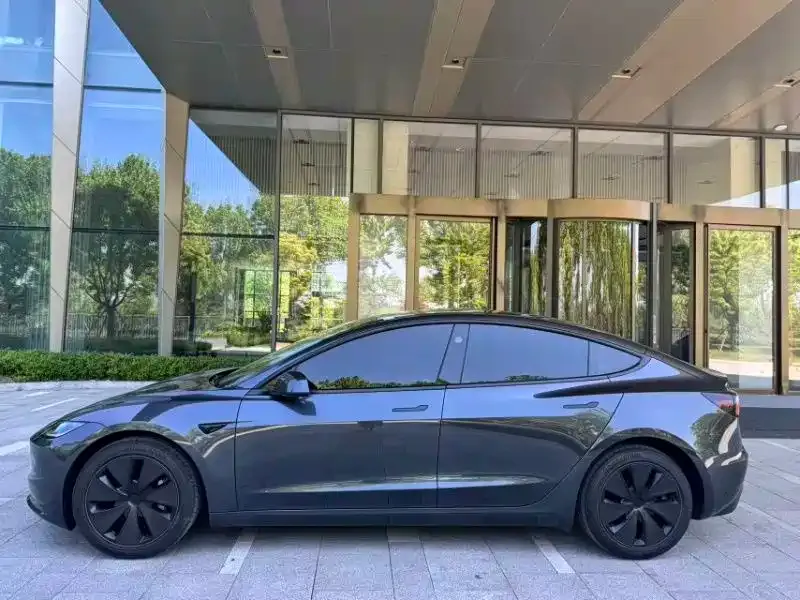 Tesla Model 3 — фото 4
