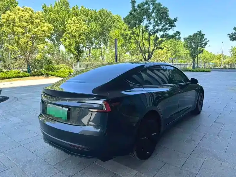 Tesla Model 3 — фото 9