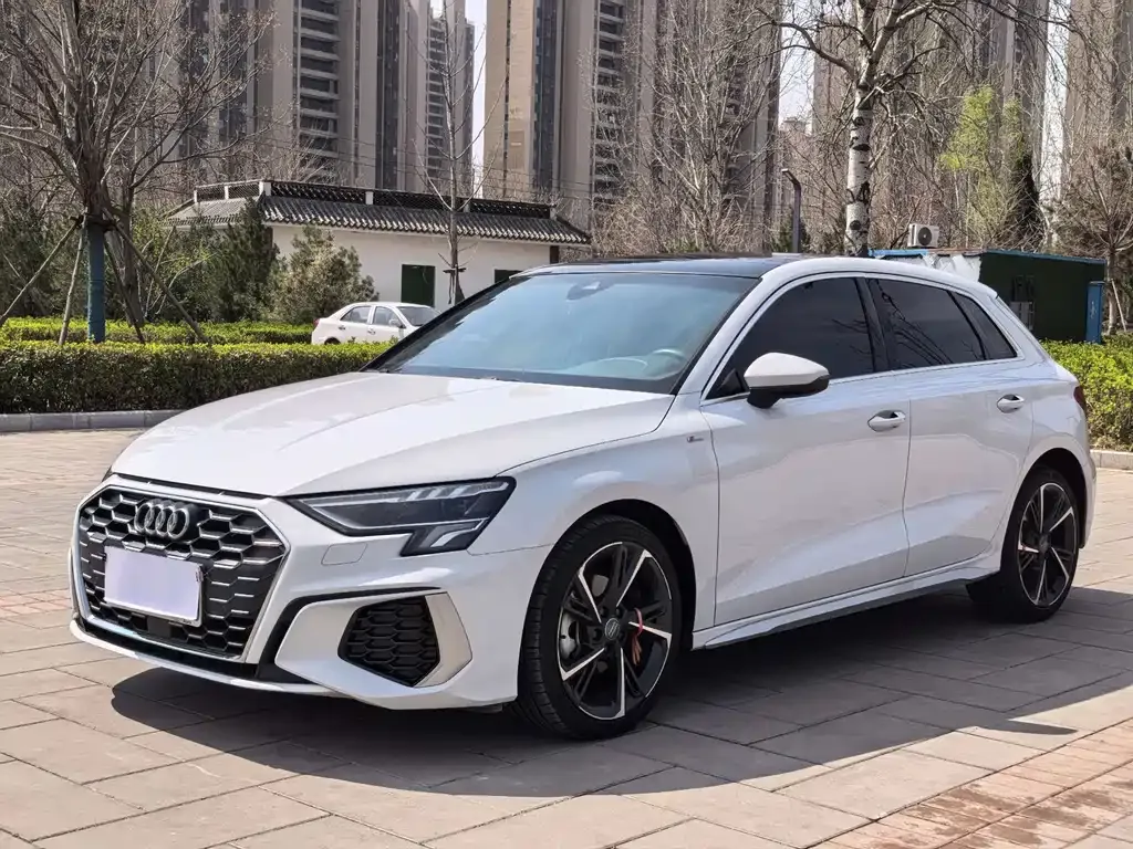Audi A3 — фото 1
