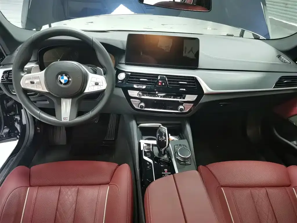 BMW 5 Series — фото 10