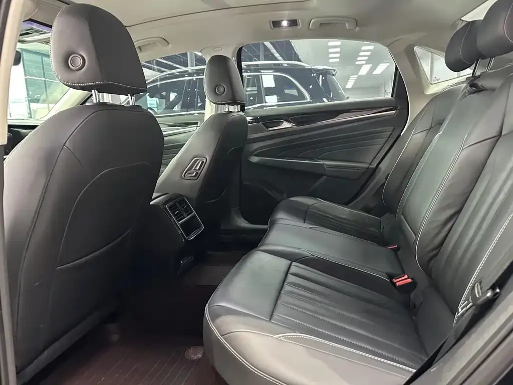 Volkswagen Passat — фото 7