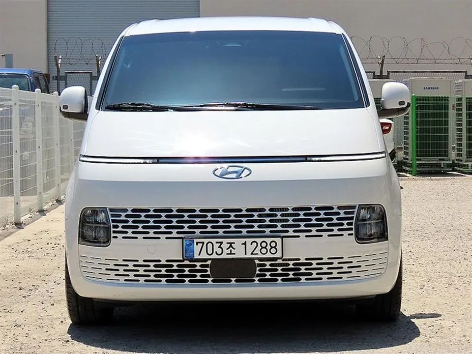 Hyundai Staria — фото 1