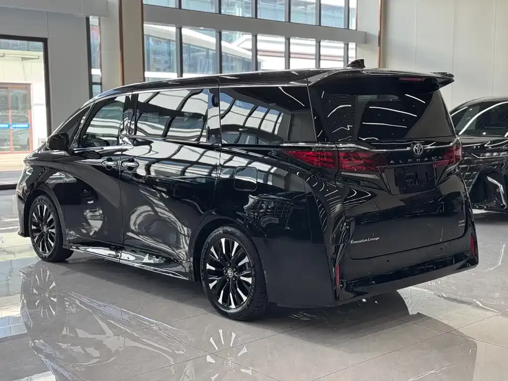 Toyota Alphard — фото 7